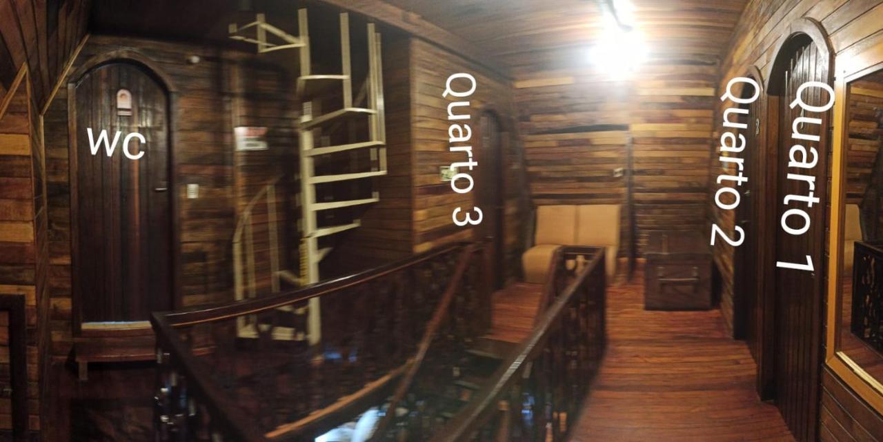 Quarto Triplo Básico com Casa de Banho Partilhada